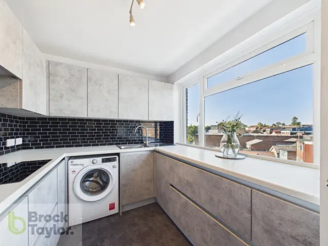 Stockwell Court, Haywards Heath, RH16, photo 3