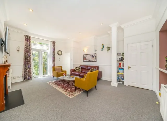 Photo 2 — Archway Road, Highgate, N6