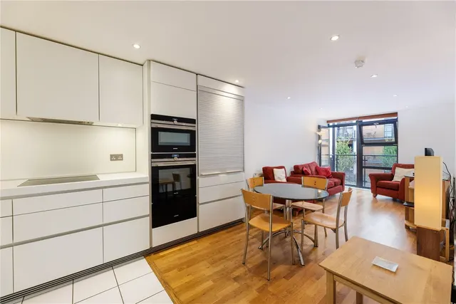 Scott Avenue, London, SW15, photo 1