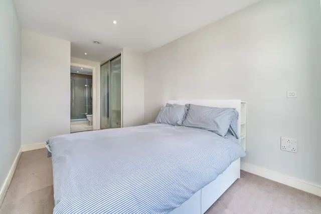 Photo 3 — Spinnaker House, Battersea Reach