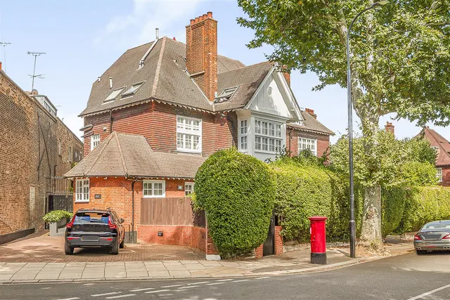 Eton Avenue, Belsize Park, NW3, photo 1