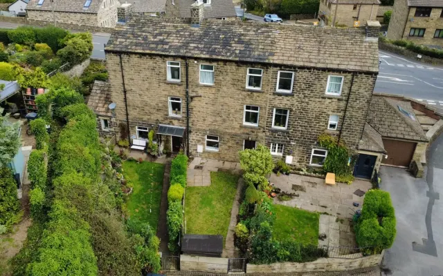 Barnsley Road, Upper Cumberworth, photo 1