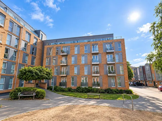 Pontes Avenue, Hounslow, TW3, photo 1