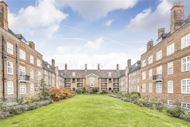 Hampstead Way, London, NW11, photo 1