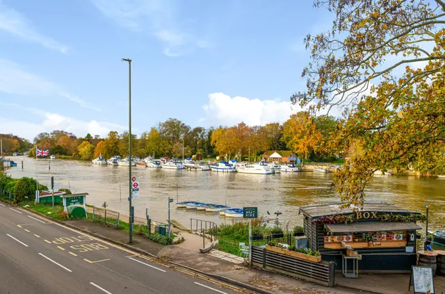 1 Bridge Road, East Molesey, KT8, photo 1