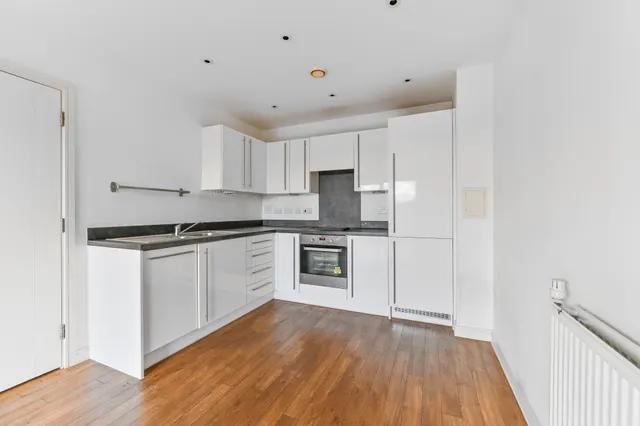 Photo 3 — 50 Whitestone Way, Croydon