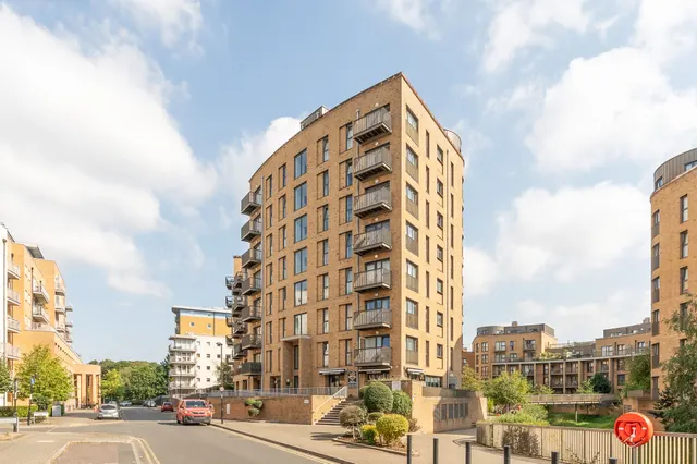 50 Whitestone Way, Croydon, photo 1