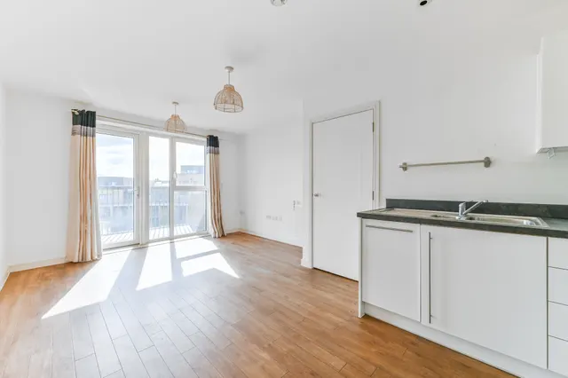 Photo 2 — 50 Whitestone Way, Croydon