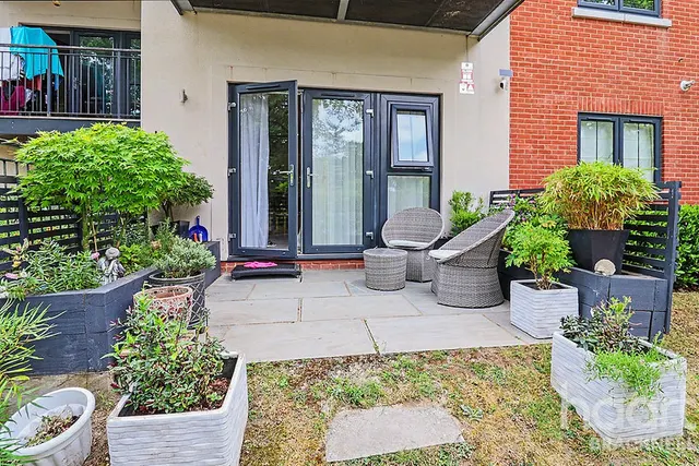 London Road, Bracknell, RG42, photo 2
