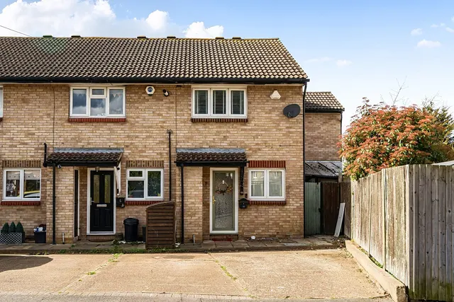 Photo 2 — Shirley Crescent, BR3