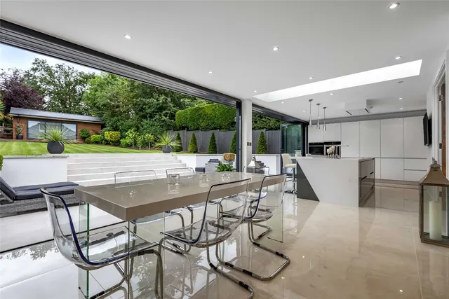 Photo 3 — Georges Wood Road, Brookmans Park, Hertfordshire, AL9 7BZ