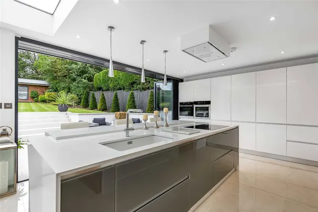 Photo 2 — Georges Wood Road, Brookmans Park, Hertfordshire, AL9 7BZ