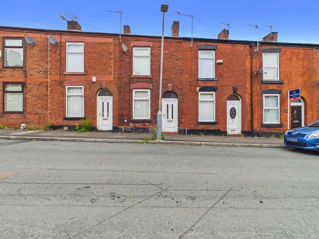 Curzon Road, Ashton-under-Lyne, Greater Manchester, OL6, photo 1