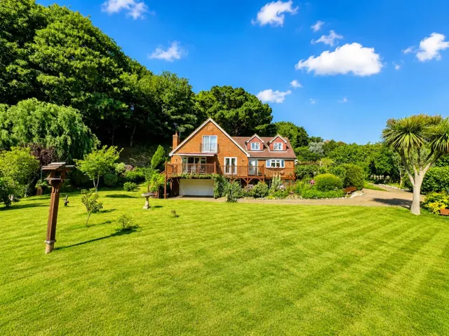 Cliff Road, Hythe, photo 1