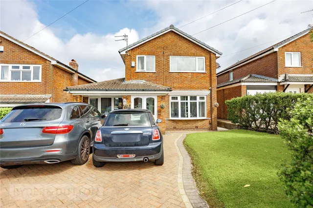 Whinberry Way, Moorside, OL4, photo 1