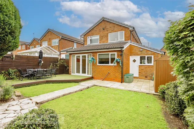 Whinberry Way, Moorside, OL4, photo 2