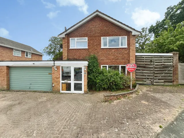 Whitmore Green, Farnham, Surrey, GU9 9AF, photo 1