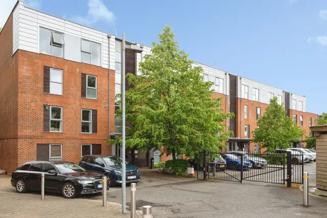 Medway Drive, Tunbridge Wells, photo 1