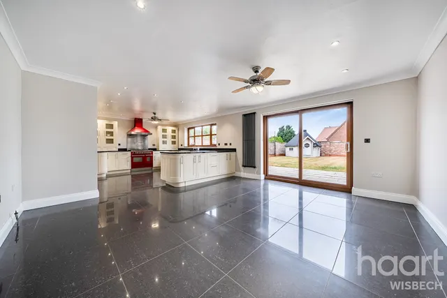 Hollycroft Road, Emneth, PE14, photo 2