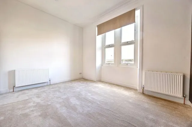 Photo 3 — Ashley Place, Edinburgh, Midlothian, EH6