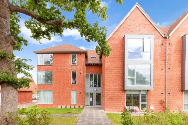 2 bedroom flat, Denchworth Road, Grove, OX12