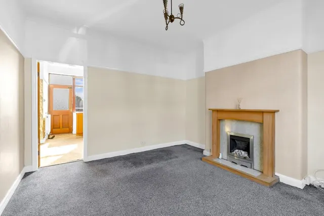 Jubilee Road, Middleton, M24, photo 2
