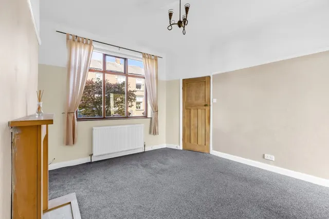 Jubilee Road, Middleton, M24, photo 3