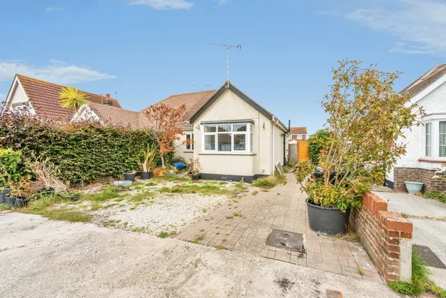 Gorse Avenue, Felpham, PO22, photo 1
