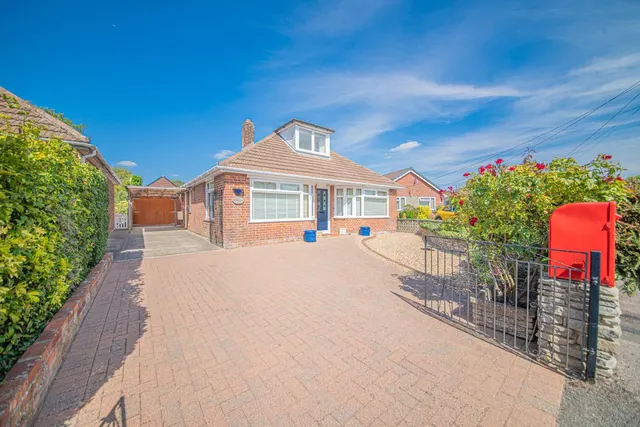 Oakgrove Road, Bishopstoke, Eastleigh, Hampshire, SO50 6LL, photo 1