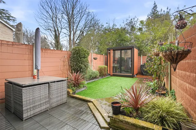 Photo 2 — Strawberry Hill Close, Twickenham, TW1 4PX