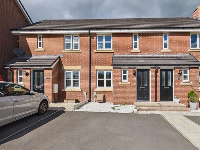 Rosewarne Close, Llantilio Pertholey, NP7, photo 1