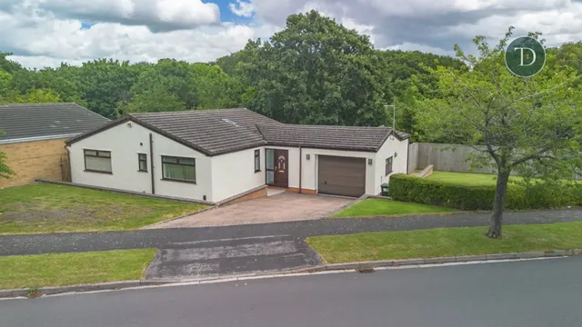 Fairways Drive, Little Sutton, CH66 1NZ, photo 1