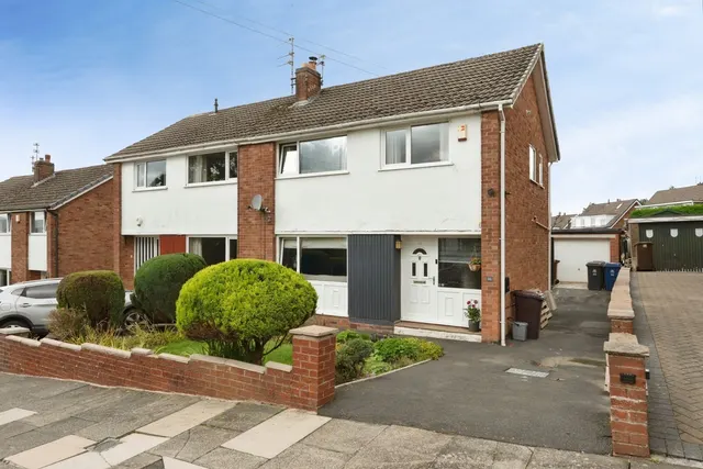 Horning Crescent, Burnley, Lancashire, BB10, photo 1