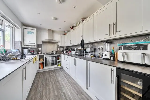 Chaucer Drive, Aylesbury, HP21, photo 2