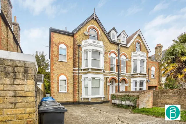 Photo 3 — Queens Road, Wimbledon SW19 8LR