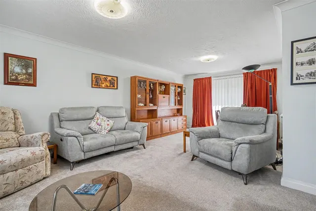 Foxglove Close, Wyke, photo 2