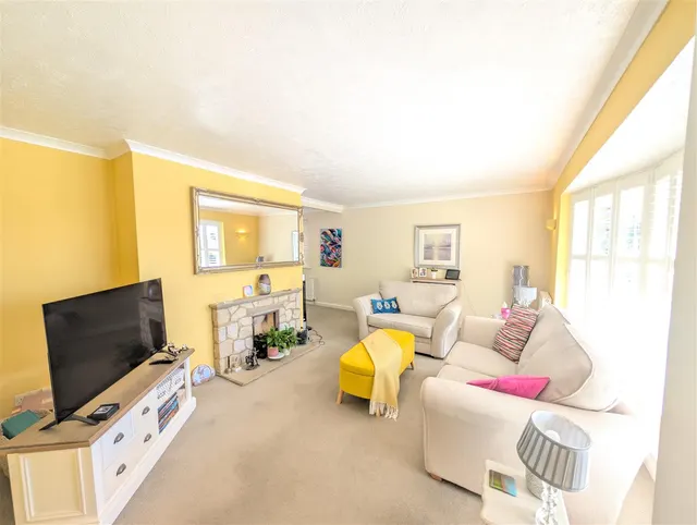 Photo 3 — Eight Bells Close, Buxted, Uckfield, East Sussex, TN22 4JT