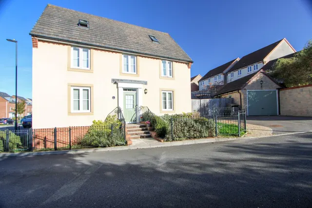 Bluebell Close, Yate, photo 1