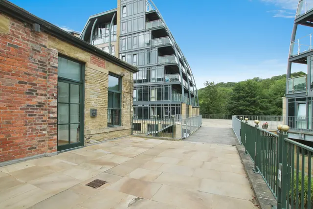 Salts Mill Road, Shipley, BD17, photo 1