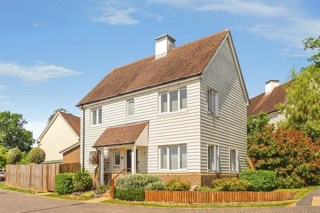Hardham Close, HAYWARDS HEATH, photo 1