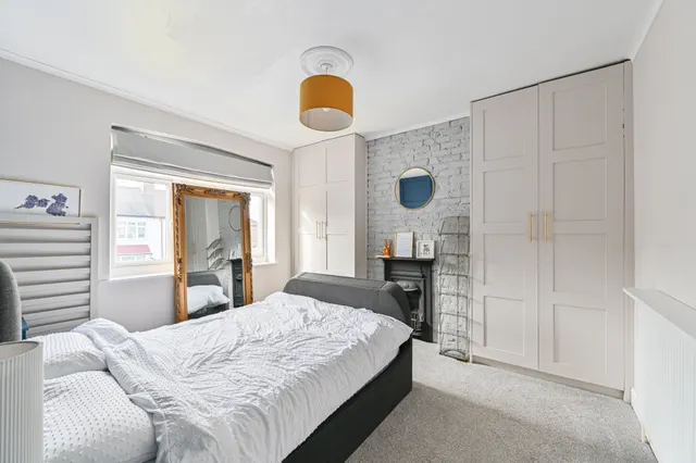 Photo 3 — 38 Eveline Road, Mitcham