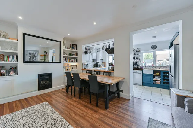 Photo 2 — 38 Eveline Road, Mitcham