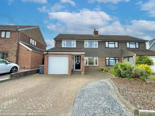 The Cheveralls, Dunstable LU6 3NH, photo 1
