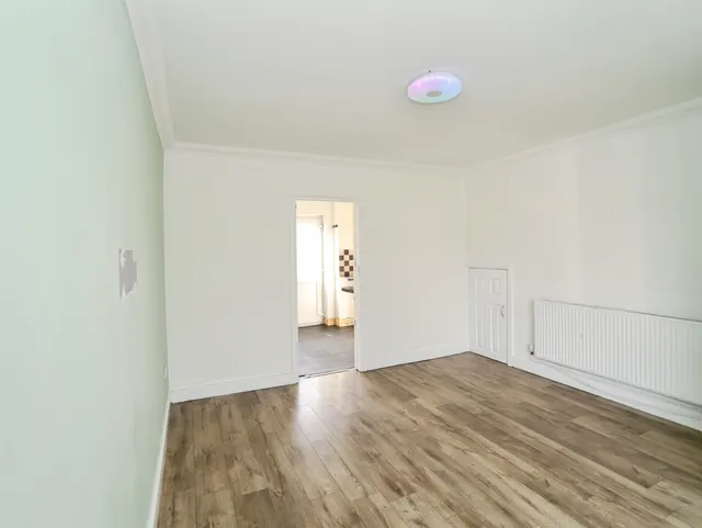 Heol Seward, Beddau, CF38, photo 2