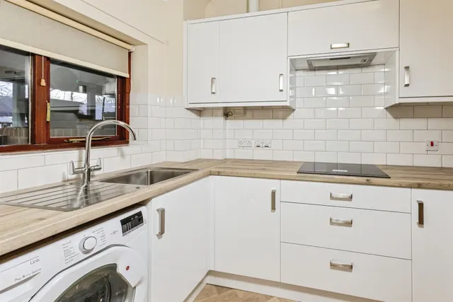 Emmbrook Court, Reading, RG6, photo 3