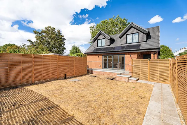Glebe Road, Egham, TW20, photo 1