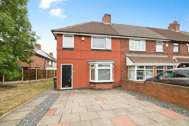 Halfords Lane, West Bromwich, photo 1