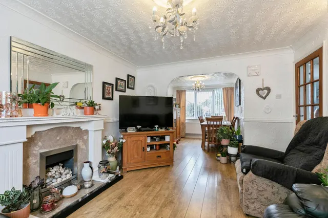 Ashdene Crescent, Wakefield, WF4, photo 2