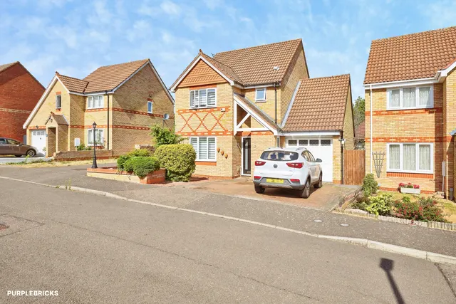 Harrier Close, Huntingdon, PE29, photo 3