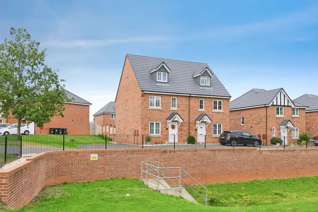 Battalion Drive, Sutton Coldfield, photo 1